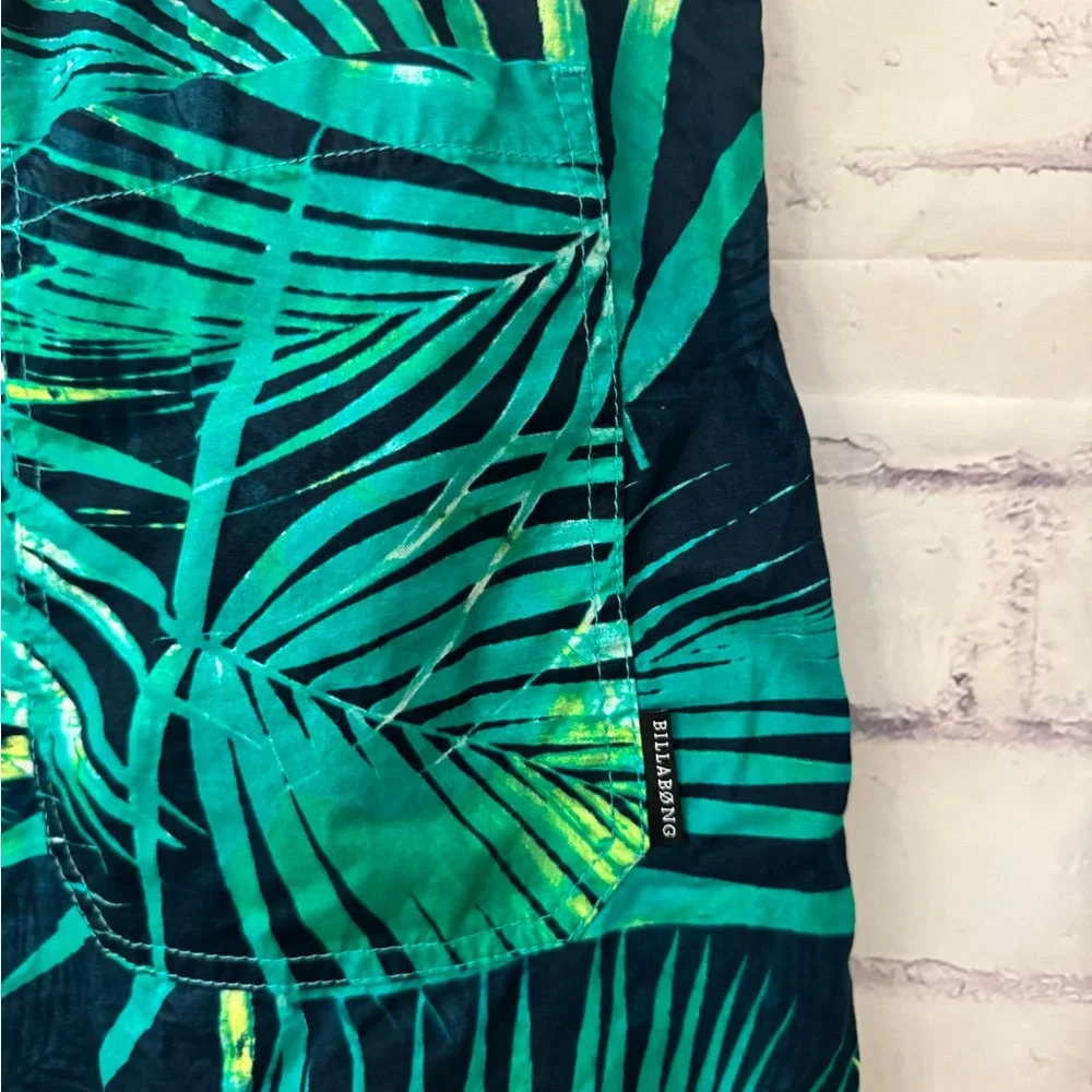 Billabong Size Large Green Blue Palm Leaves Trunks‎ Swimsuit Tropical